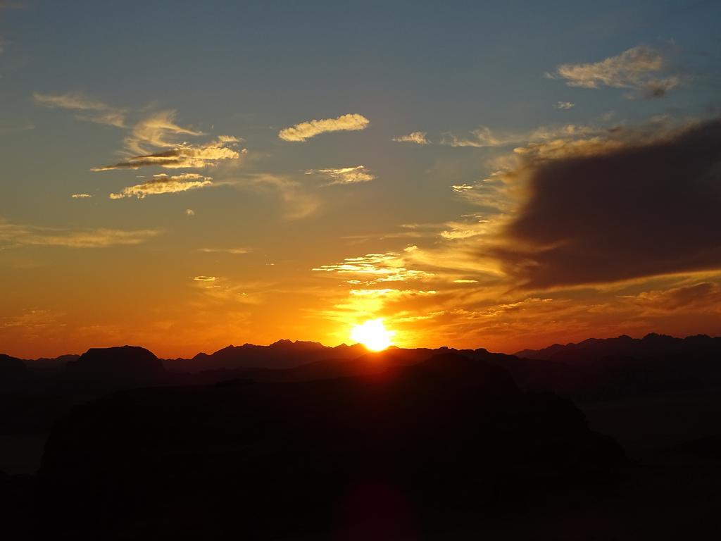 Wadi Rum Cave Camp &Jeep Tour Exterior photo